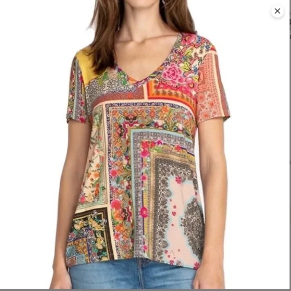 Johnny Was Calloway Favorite SS V neck Swing Tee Medium - Picture 4 of 5